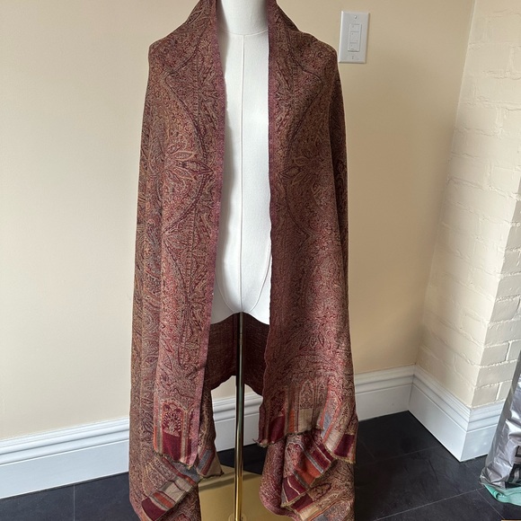 Paisley Patterned Shawl - Picture 2 of 6